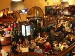Come comportarsi al ristorante | Norme di comportamento a Praga e in Repubblica Ceca