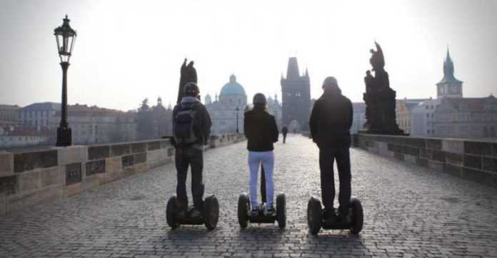 isegway-prague-tours Praga: il comune proibisce i segway nel centro storico della città