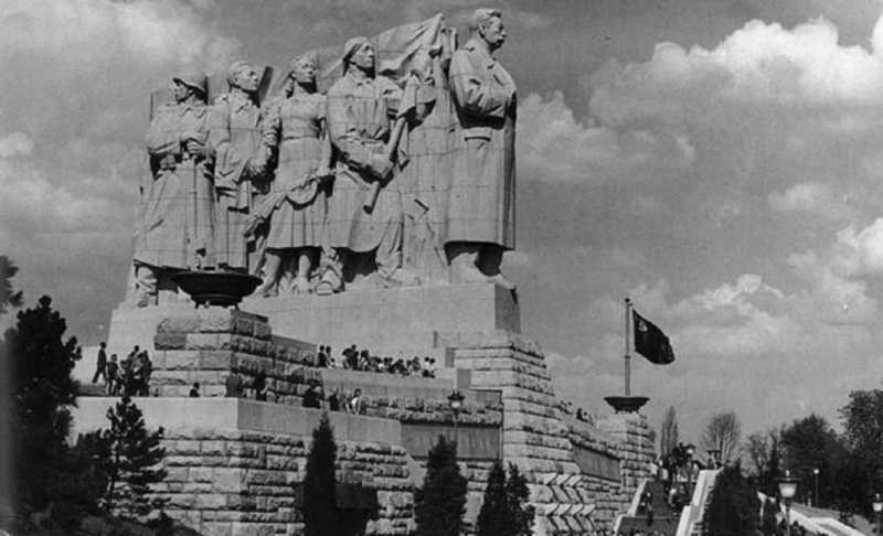 SCOMPARSI: questi monumenti di Praga non esistono più!