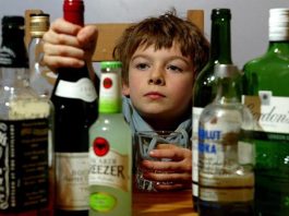 La nuova legge antifumo ceca rende l'alcol legale per i minori