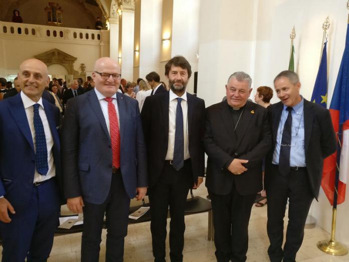 rsz_35428113146_2a97ede2a7_k Praga: ministro Franceschini a Praga, cultura base della diplomazia