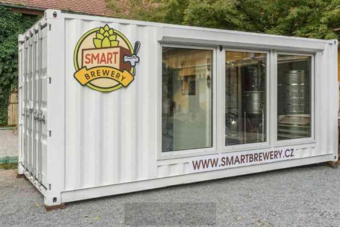 fabbrica-di-birra-portatile-dentro-container-praga Arriva la mini fabbrica di birra portatile