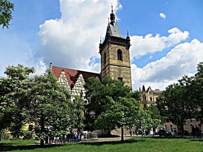 Novoměstská_radnice_-_panoramio Municipio della Città nuova, dove avvenne la defenestrazione