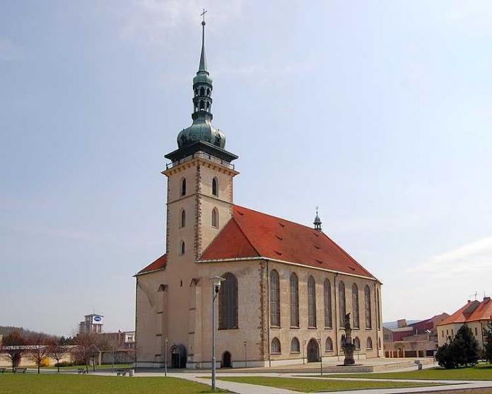 750px-Kostel_Nanebevzetí_Panny_Marie_v_Mostě_crop