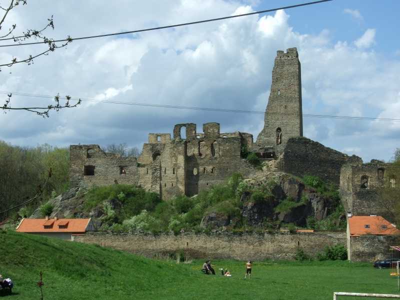 Le rovine del castello di Okoř