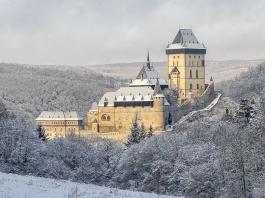 Castelli della Repubblica cecaIl castello di Karlštejn in inverno