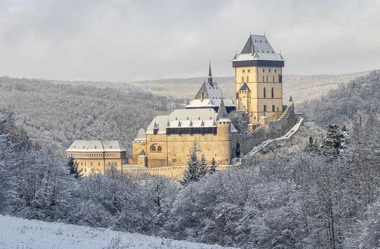 Castelli della Repubblica cecaIl castello di Karlštejn in inverno