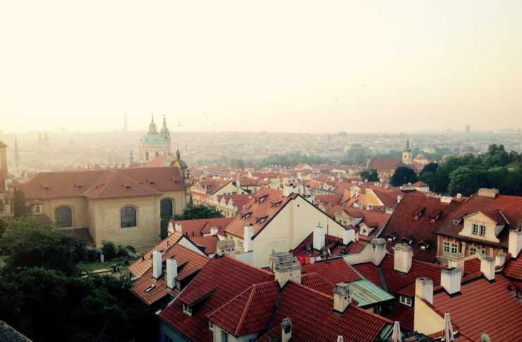 Paesaggio di První nádvoří Pražského hradu Praga 1.L'indagine ha coinvolto 12.164 studenti di tutto il mondo, che hanno dovuto votare la propria città. La capitale ceca si è classificata al settimo posto nel mondo.